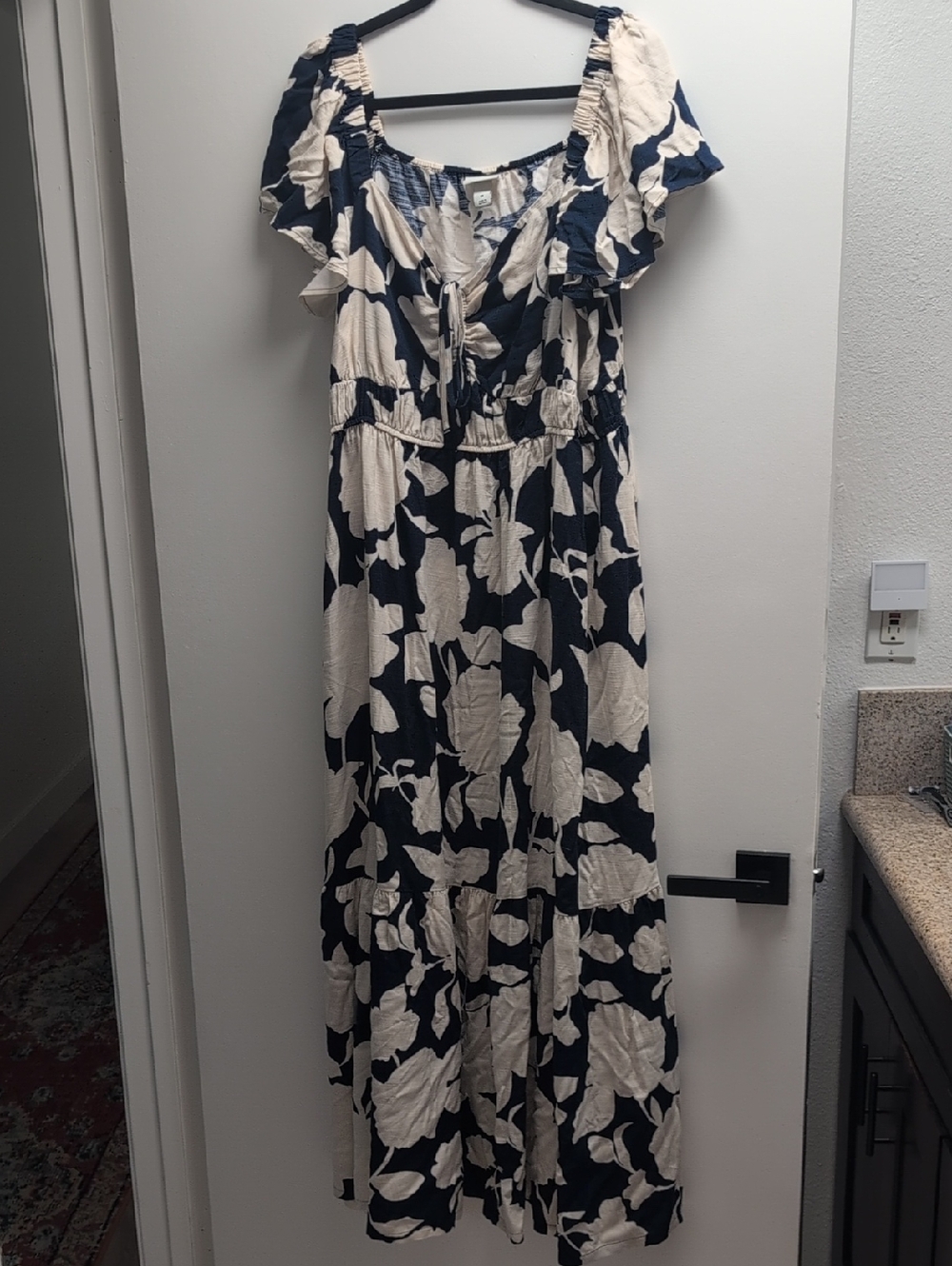 Ava & Viv Navy and Cream Floral Maxi Dress with Scoop Neck, Rayon, 1X NWOT - Picture 5 of 5